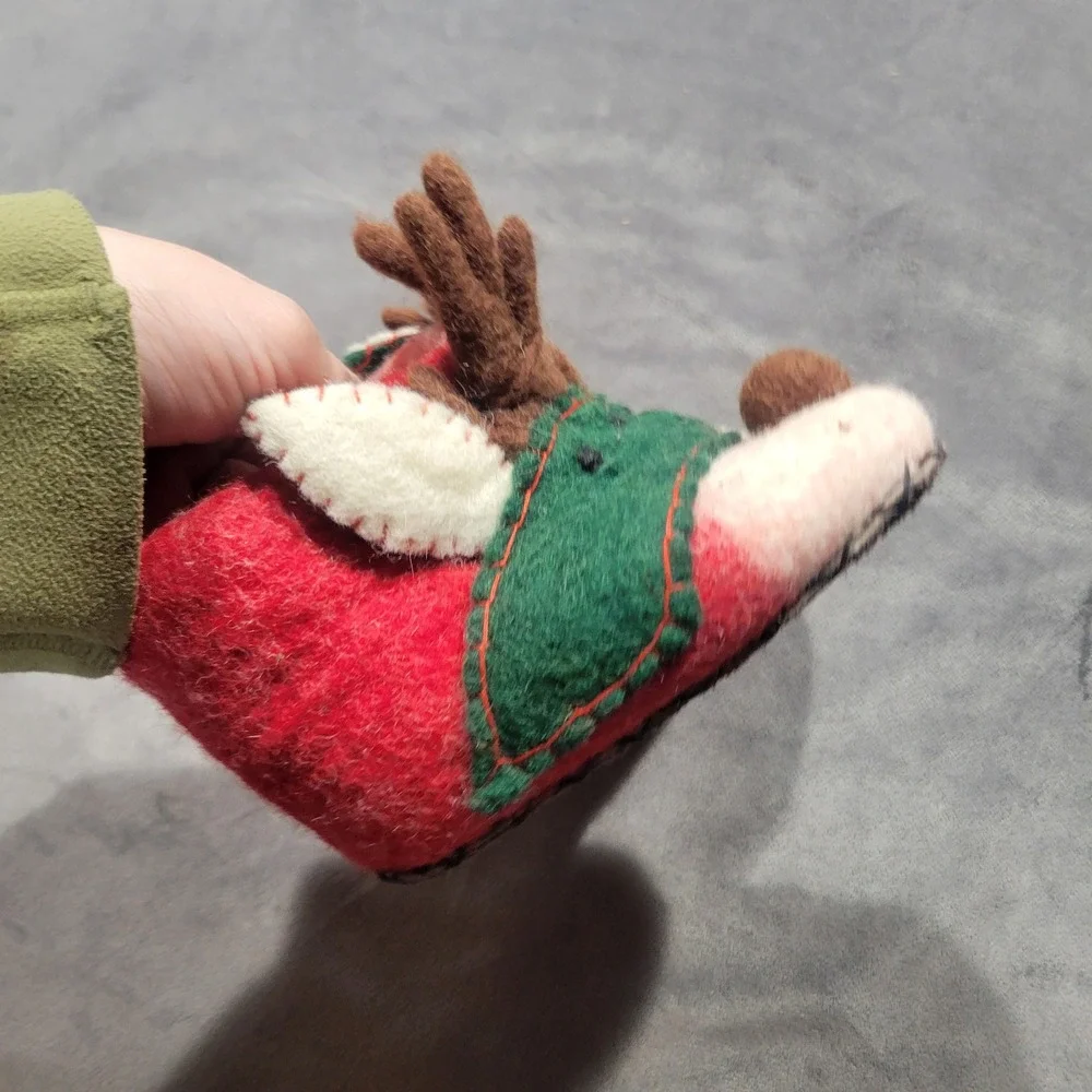Seasons of Cannon Falls Reindeer Felted‎ Wool Slippers Red Green Christmas Nepal